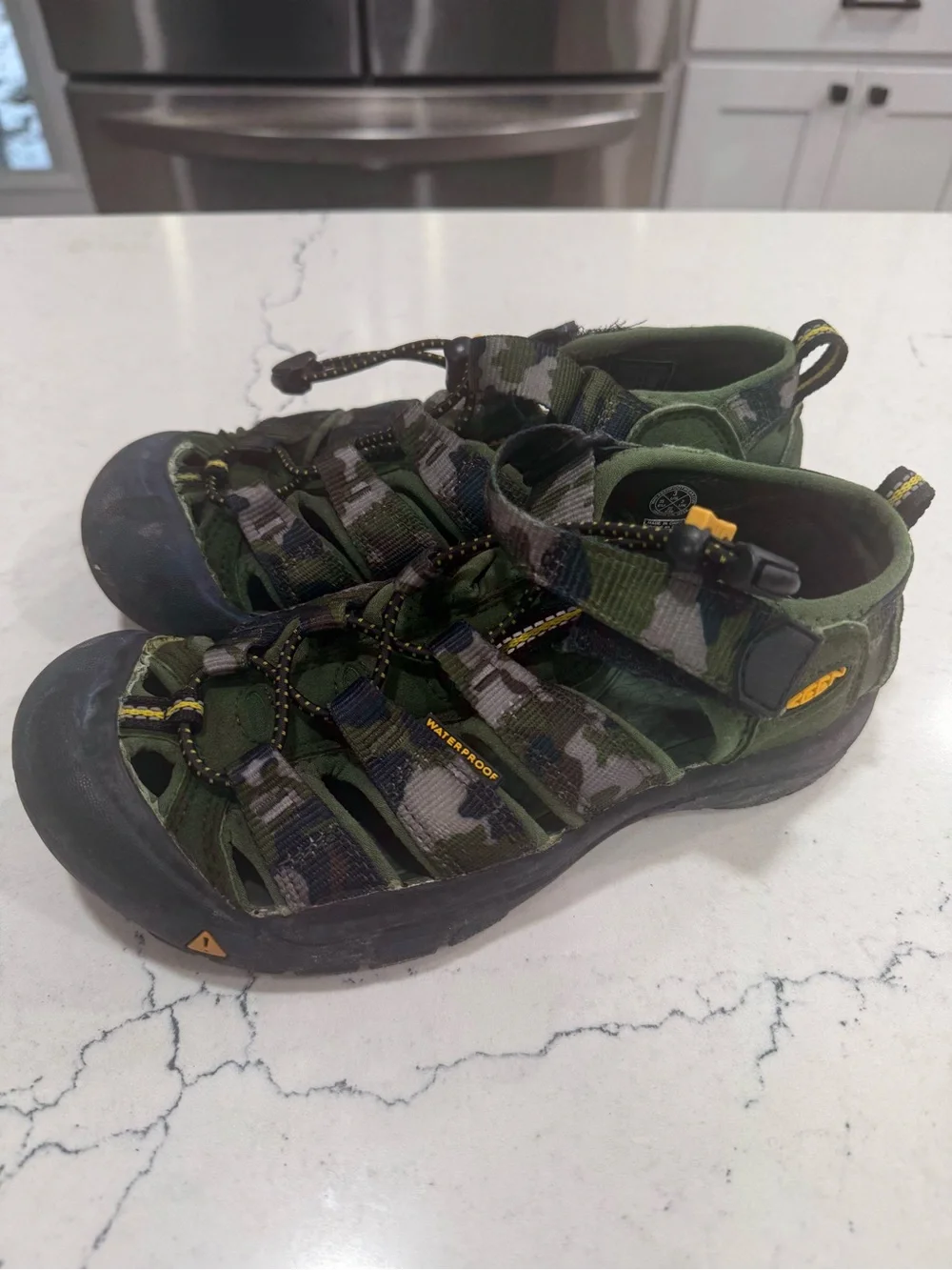 KEEN Boys Camouflage Fisherman Sandals Closed Toe Green Black US Size 3